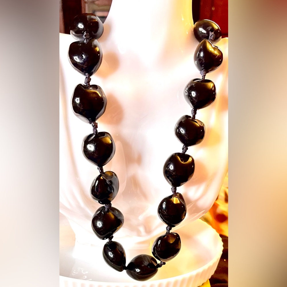Vintage Hawaiian Kukui Nut Lei Black Heart Bead Necklace